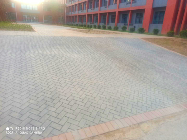 洛陽職業技術學院透水磚工程案例-施工效果展示 洛陽職業技術學院透水磚工程案例-施工效果展示